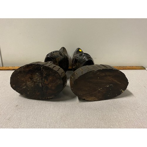 50 - Pair of large African busts, hand carved from ebony.
27cm h