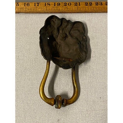 51 - Antique brass lion head door knocker.
20cm l