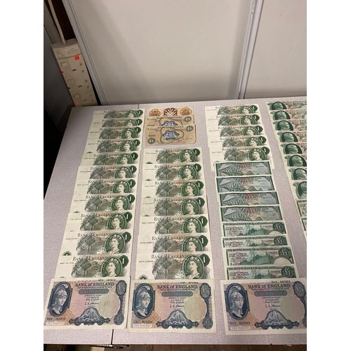 364 - Large collection of 82 vintage one pound & five-pound notes.
23 Bank of England £1 1960s
13 Royal Ba... 