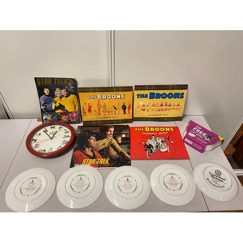 420 - 4 x Royal Doulton Christmas plates along with Star Trek and The Broons items.