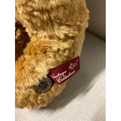 478 - 2001 Russ Berrie teddy bear.