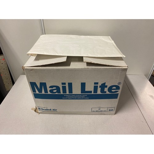 622 - Box of Mail Lite padded envelops qty 5
size j6