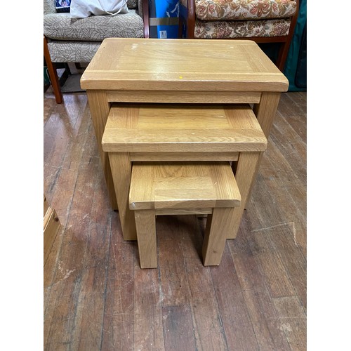 142 - Nest of 3 solid oak tables