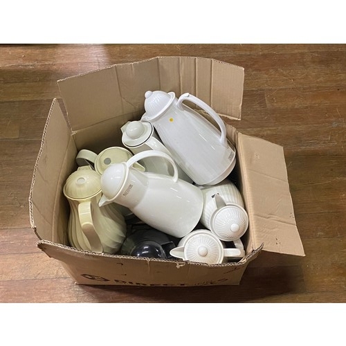 491 - Selection of insulated jugs.