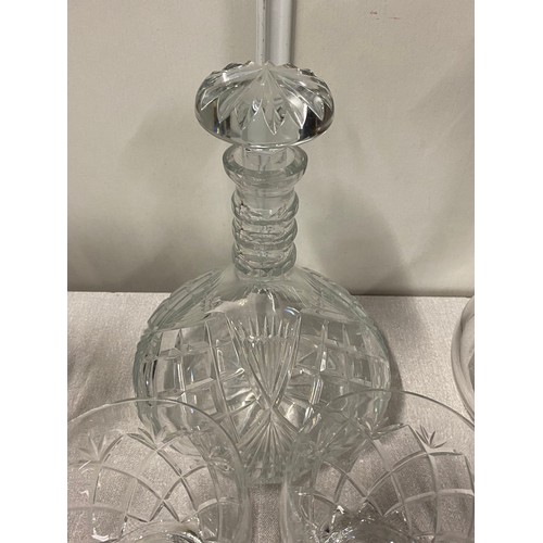 502 - Large selection of good quality vintage crystal - wine glasses, whisky glasses and decanters etc.
2 ... 