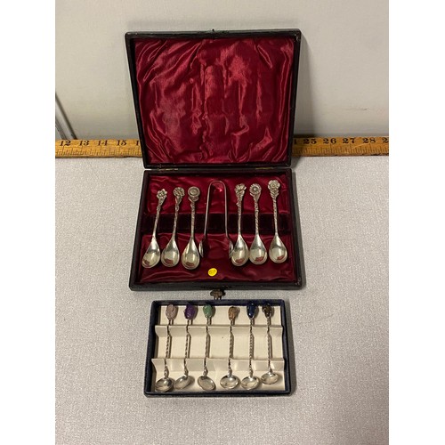 625 - Boxed set of plated spoons along with silver tongs and set of 6 plated spoons with semi-precious gem... 