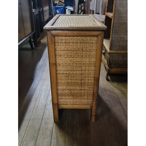 121 - Vintage rattan and bamboo 6 drawer chest.
55cm x 56cm x 20cm