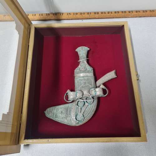 354 - Middle Eastern Omani Khanjar dagger in display frame.
35cm x 40cm