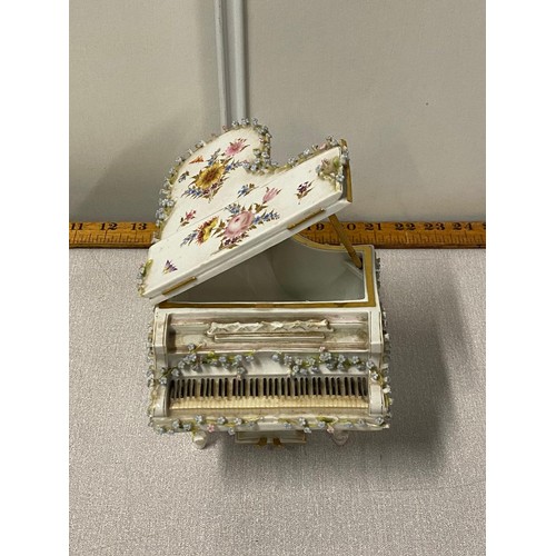 58 - Hand Painted Meissen grand piano ornament with delicate floral decoration.
15cm h x 15cm l x 22cm d