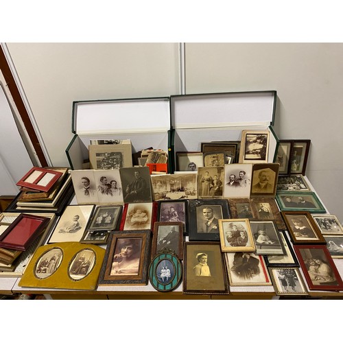 118 - Collection of antique photographs and frames.