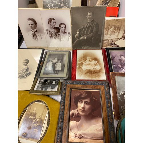 118 - Collection of antique photographs and frames.