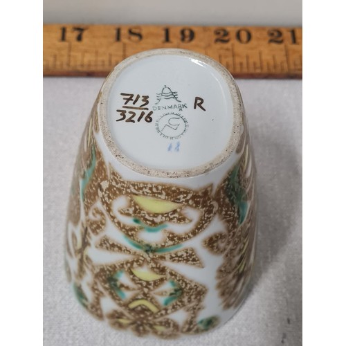 134 - Retro Royal Copenhagen vase.
8.5cm h