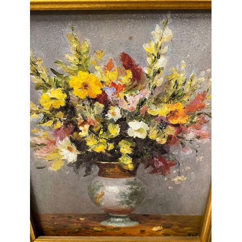 307 - 2 gilt framed oil paintings of vases of flowers
37cm x 41cm