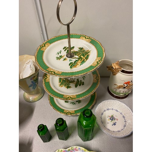 338 - selection of collectables to include cake plate etc