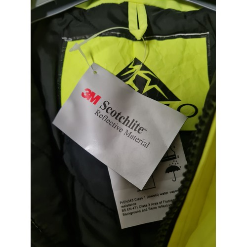 346 - New Scotchlite hi-vis work coat. Size L