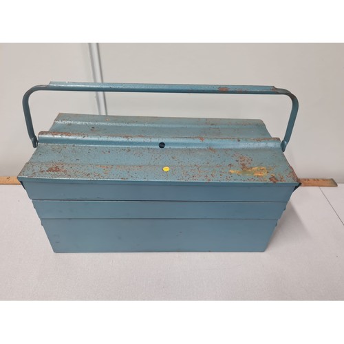 379 - Vintage cantilever metal toolbox.