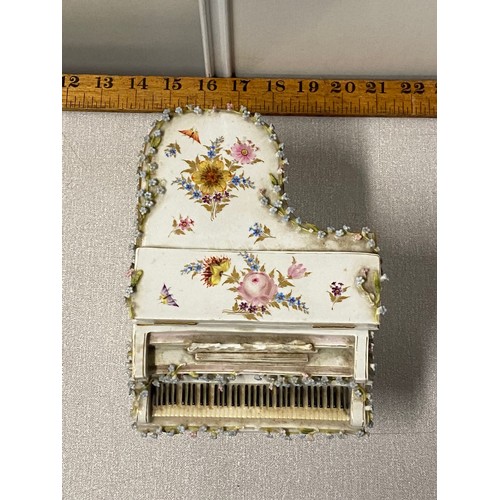 58 - Hand Painted Meissen grand piano ornament with delicate floral decoration.
15cm h x 15cm l x 22cm d