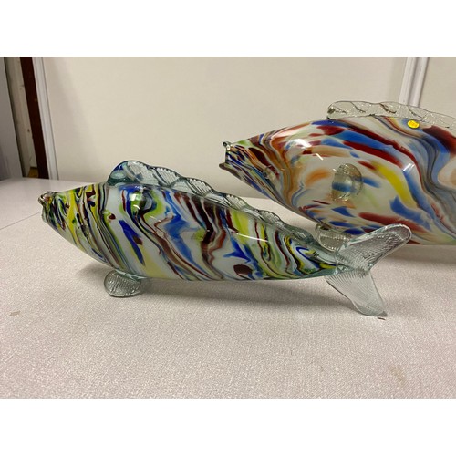 33 - 3 x vintage Italian-Murano hand blown glass fish.
Largest 52cm