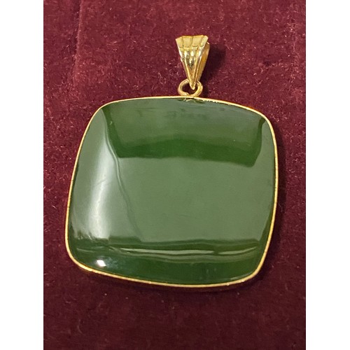 165 - 9ct gold and jade pendant.