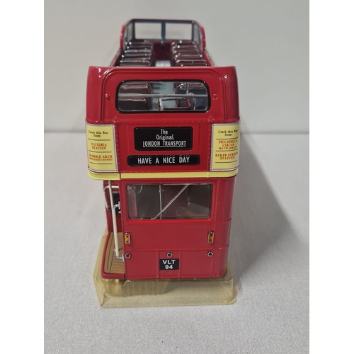 60 - Boxed Sunstar Routemaster die cast London sightseeing tour bus 1:24 scale. comes with certificate.