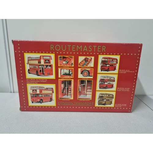 60 - Boxed Sunstar Routemaster die cast London sightseeing tour bus 1:24 scale. comes with certificate.