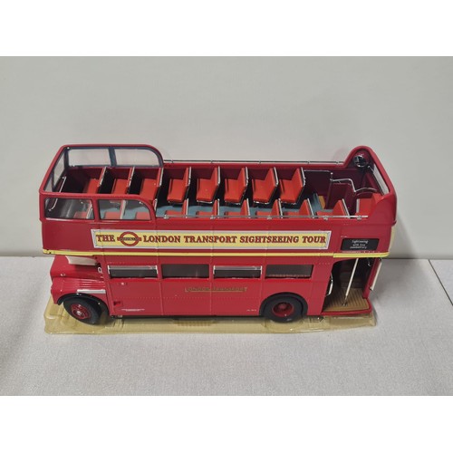 60 - Boxed Sunstar Routemaster die cast London sightseeing tour bus 1:24 scale. comes with certificate.