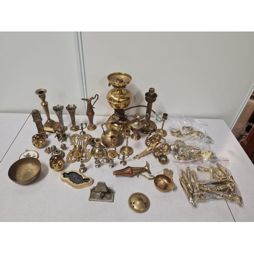 36 - Large selection of brass/metal items to include collection of handles and oil style lamp etc.