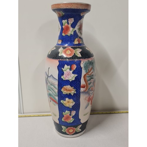 173 - Large Oriental vase depicting Japanese hunters.
60cm h