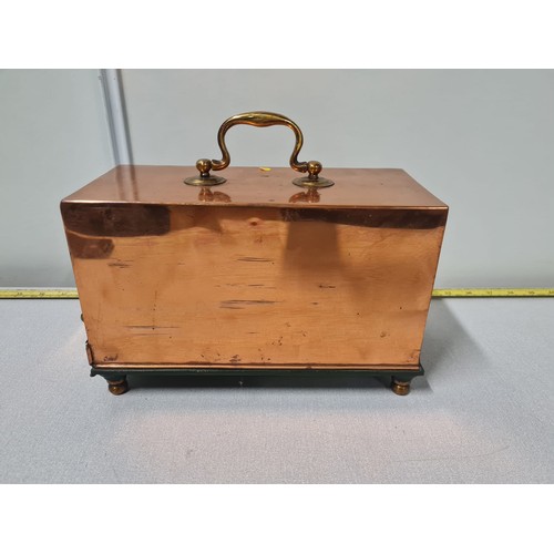 213 - Vintage Hygrometer/Barograph in copper case.
26cm x 16cm