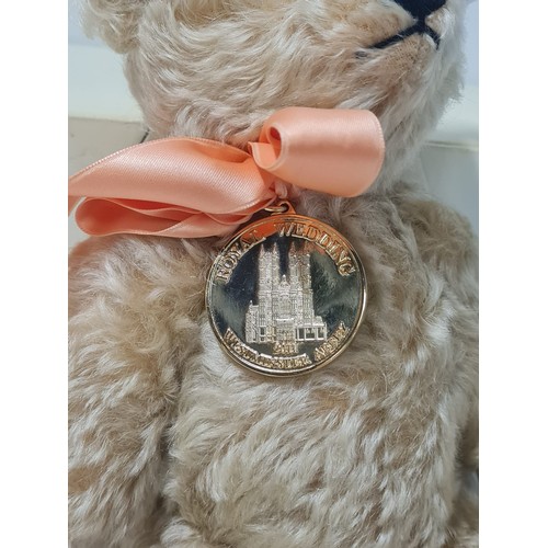 42 - Steiff William & Catherine The Royal Wedding teddy bear. Comes with box and certificate.