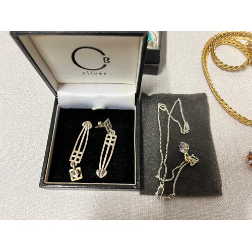 324 - Large qty. of costume jewellery along with 2 x silver earrings and silver chain and pendant.