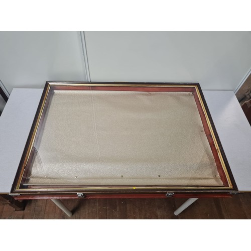 369 - large glass dsiplay box
88cm x 63cm