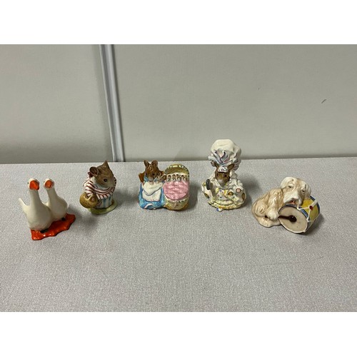 383 - 3 bunnykins figures & 2 beswick