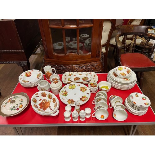 390 - Selection of mixed dinner ware in fruit patterns. - Lady Beth and Ashley.