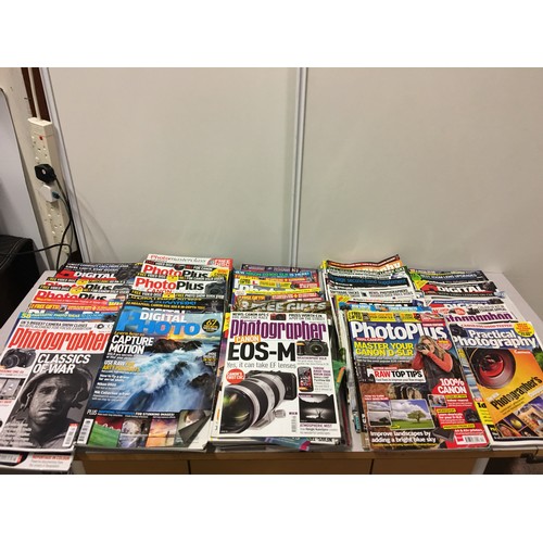 471 - Large selection of photography magazines.