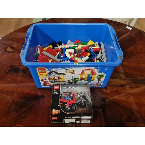 370 - Box of vintage lego