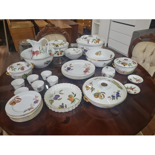 321 - Approx. 31 piece Royal Worcester Evesham dinner set.