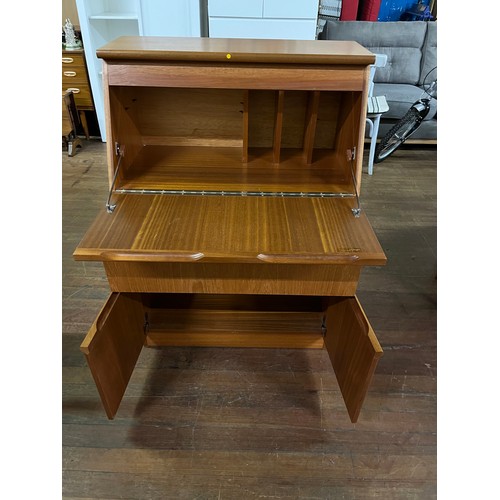 55 - Morris Of Glasgow mid-century writing bureau.
107cm h x 40cm d x 76cm l