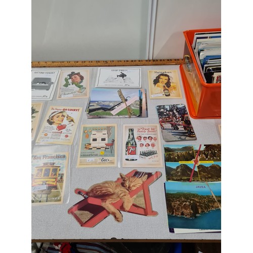 122 - Large collection of postcards.