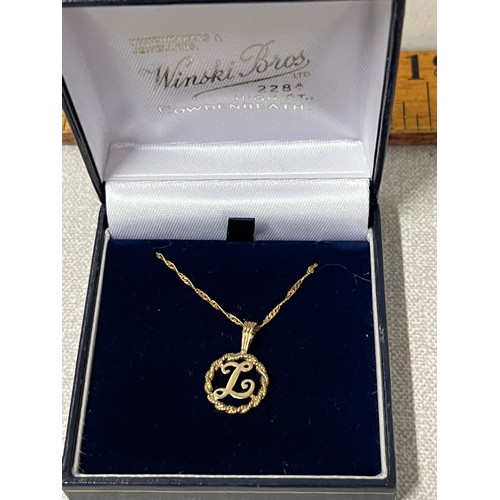 240 - 9ct gold hallmarked chain & L pendant