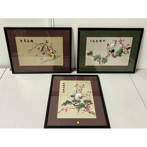 361 - 3 silk embroidered japanese pictures
33cm x 43cm