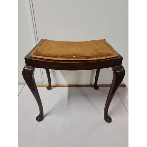 402 - Vintage piano stool.