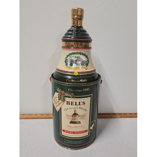 425 - Boxed Bells whisky decanter - Christmas 1990