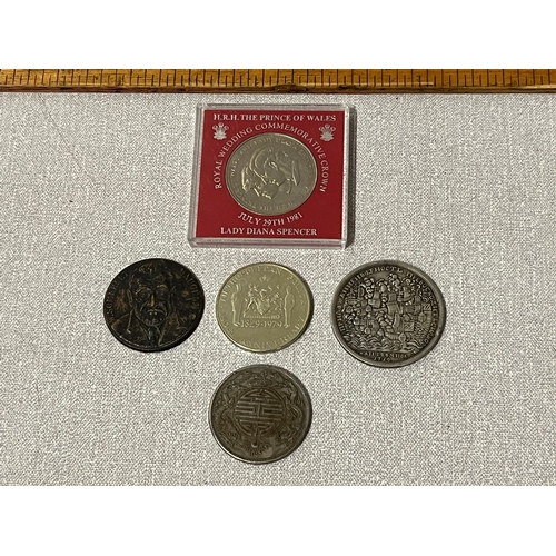 482 - 5 coins, to include Royal wedding commemorative coin & Russian Ruble etc.