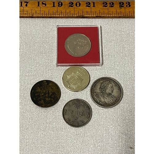 482 - 5 coins, to include Royal wedding commemorative coin & Russian Ruble etc.