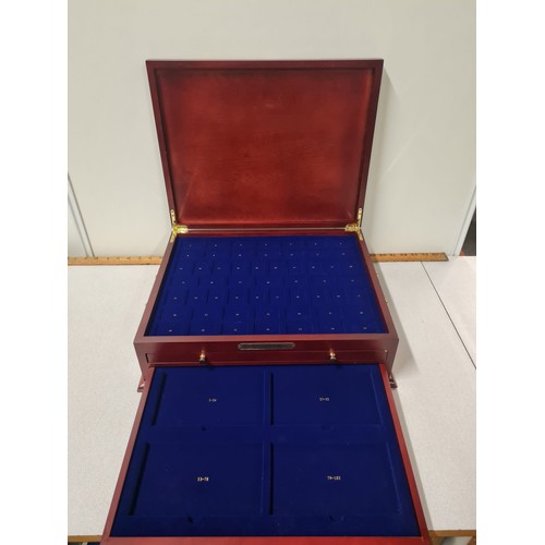 75 - Historic stamps of America 2 drawer display case.
42cm x 33cm