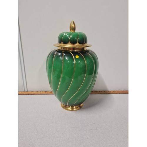 31 - Large Carlton Ware Vert Royale ginger jar.