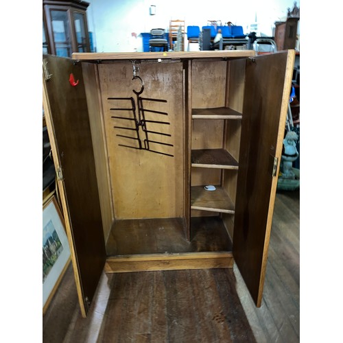 76 - Vintage oak wardrobe.
126cm h x 83cm w x 46cm d