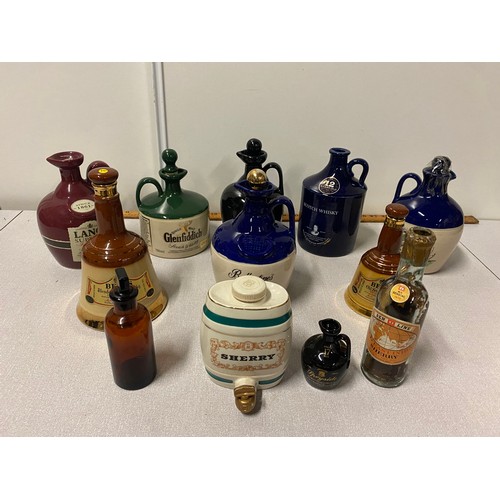 19 - Qty of vintage whisky decanters and glass bottles.