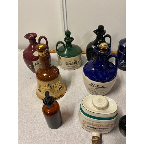 19 - Qty of vintage whisky decanters and glass bottles.